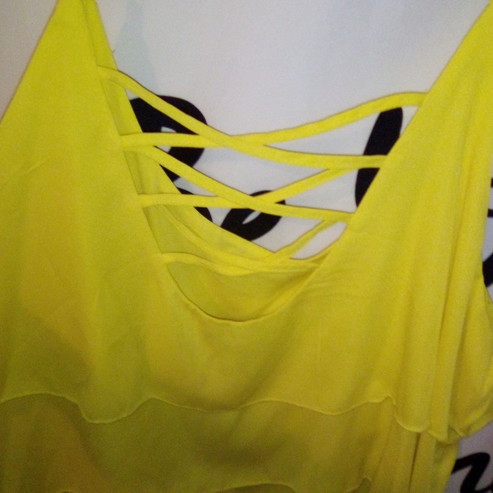 Hype + 3X yellow crop top - Picture 3 of 5